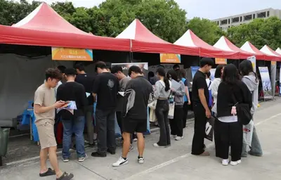 媒體報導-勤益科大「校園就業博覽會」AI科技人才培育接軌產業圖片