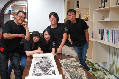 NEWS-全台最大 素人學生版畫作品 師法清明上河圖 校景躍然紙上圖片