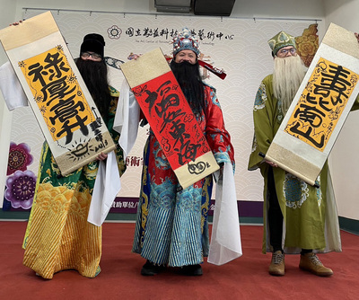 媒體報導-「福.祿.壽」洪易、張立曄、黃柏維三人展 涵蓋了不同的風格(在本校舉辦)圖片