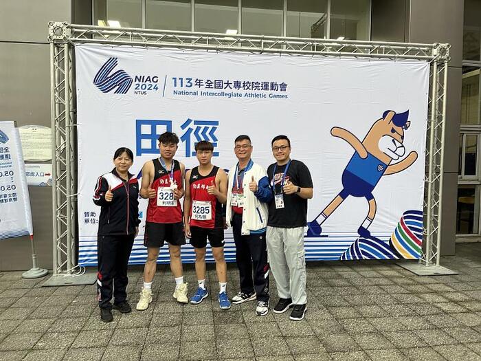 本校標槍雙雄利明憲(左2)、何為翰(中)摘下全大運一銀一殿軍。圖片