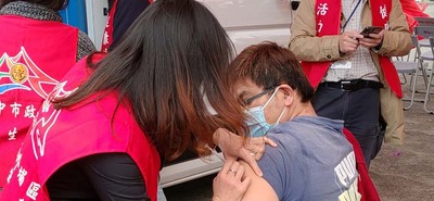 媒體報導-台中第2劑疫苗突破7成 元旦升旗加開接種站圖片